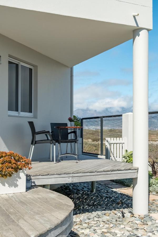 Ocean12 Guesthouse Sunset Beach Kapstaden Exteriör bild