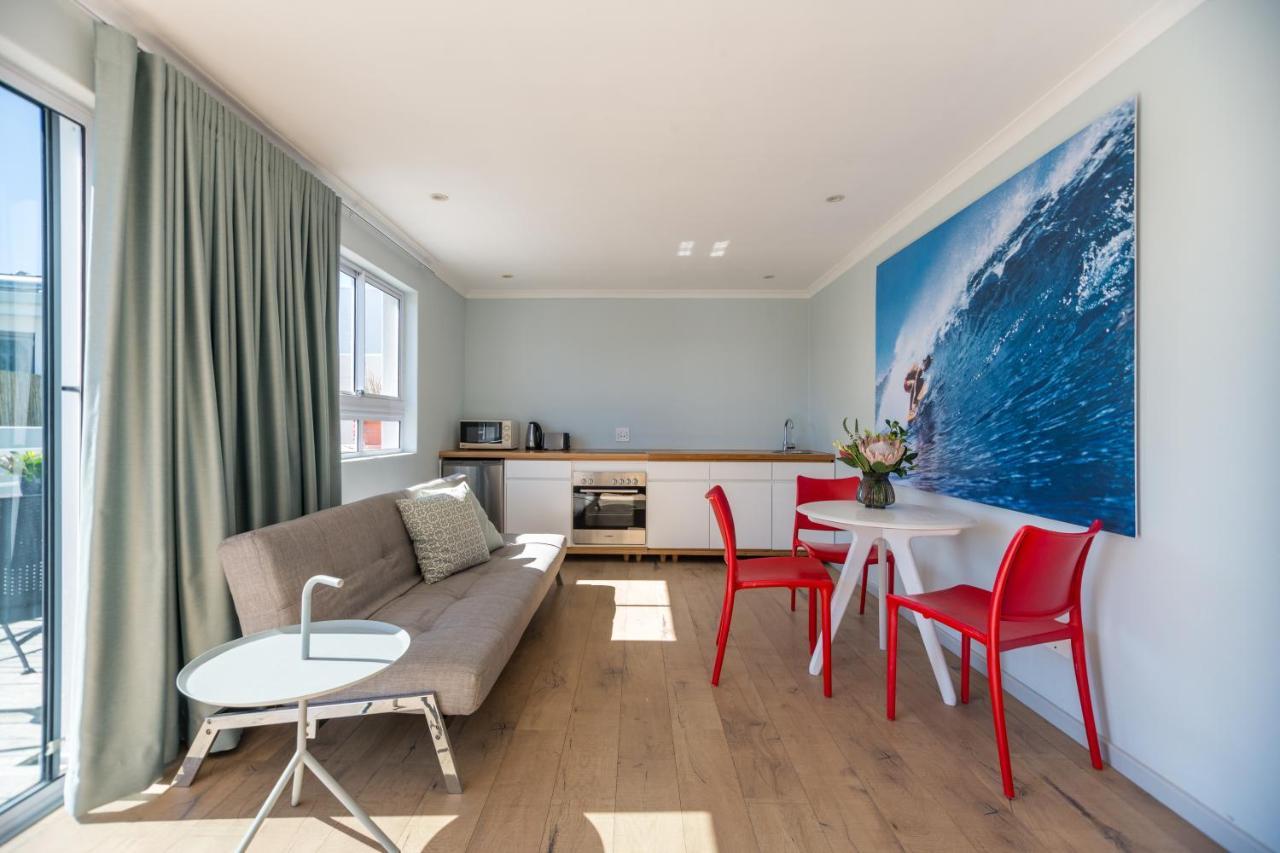 Ocean12 Guesthouse Sunset Beach Kapstaden Exteriör bild